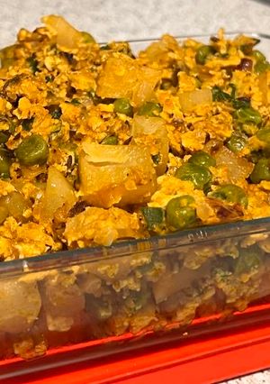 A picture of Aloo anday ki bhujia.
