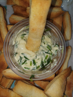 Una foto de Palitos de queso con mayonesa de ciboulette