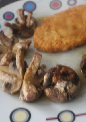 Una foto de Champiñones al horno con pollo congelado