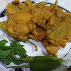 A picture of Aloo Mirchi Pakoray #CookpadRamadan #IftariContest.
