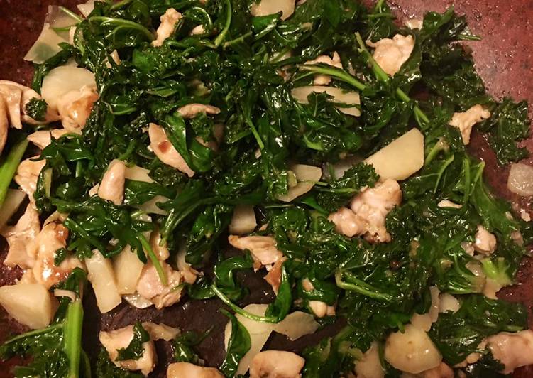 Kale and spinach stir fry with chicken - cook 20min