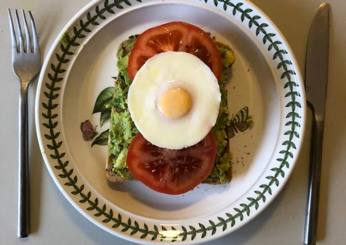 Avocado, Egg & Tomato Breakfast