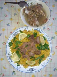 صورة لوصفة ارز اصفر مع شوربة لحمة