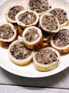 Hình của món Mực ống nhồi thịt.