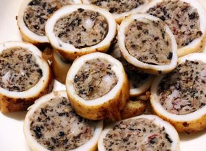 Hình của món Mực ống nhồi thịt.