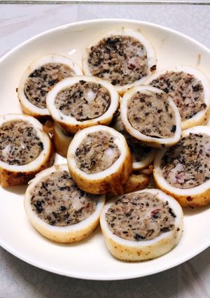 Hình của món Mực ống nhồi thịt.