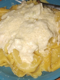 Una foto de Pasta rellena de setas a la nata