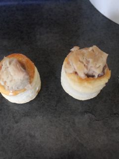 Una foto de Volovanes con sobras de caballa en aceite y crema de avellanas