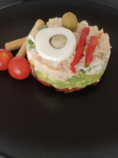 Una foto de Ensaladilla de autor🌞👌😋