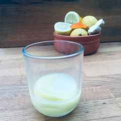 A picture of Lemon and ginger juice (for hot and cold drinks).
