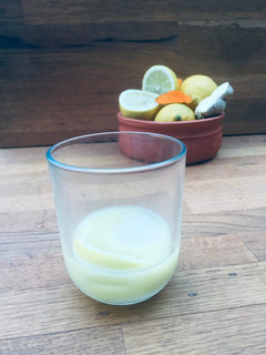 A picture of Lemon and ginger juice (for hot and cold drinks).