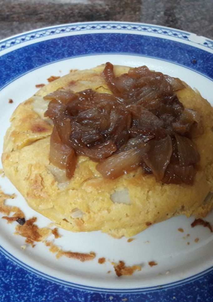 Una foto de 🇪🇸 Tortilla "española" con cebolla caramelizada vegana al horno