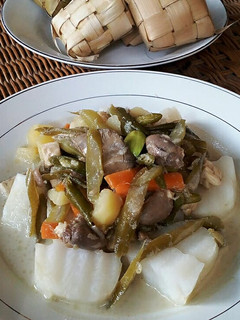 Foto resep Ketupat/lontong sayur kuah tauco ala pekanbaru