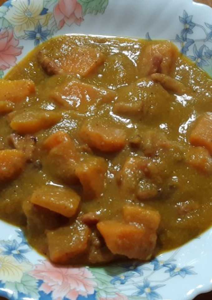 Una foto de Puré de lentejas con calabaza salteada y bacon