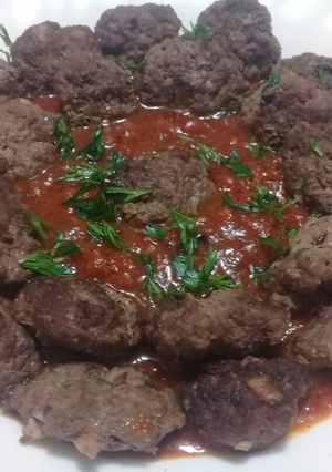 صورة لوصفة طبق كفتة بصلصة الطماطم🍅😋