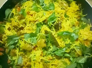 Hình của món Bún xào lòng xào nghệ.