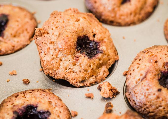 How to Prepare Quick Cherry Mini Muffins