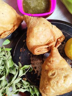 समोसा (SAMOSA RECIPE IN HINDI) रेसिपी मुख्य फोटो