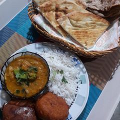 A picture of Chanoan ki daal chicken.