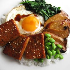 A picture of Teriyaki Tofu Plate.