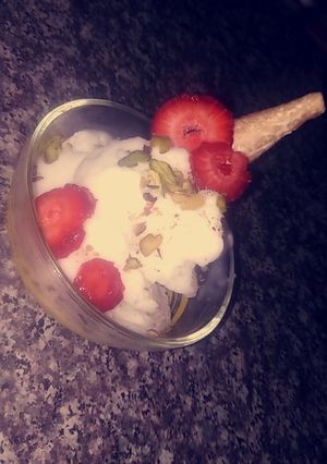 صورة لوصفة بوظة عربية بالفستق الحلبي والفراولة 😋