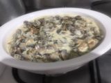 Pechuga de pollo en salsa de ajo y champiñones