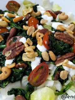 Una foto de Ensalada templada de endivias y espinacas