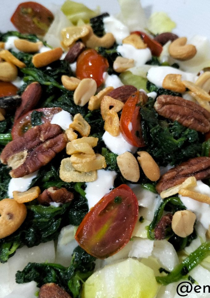 Una foto de Ensalada templada de endivias y espinacas