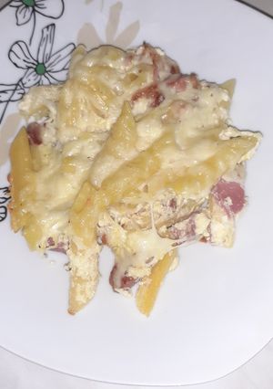 O poză a rețetei Penne carbonara la cuptor.