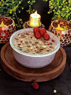 स्ट्राबरी ओट्स चिआ पुडिगं रेसिपी मुख्य फोटो
