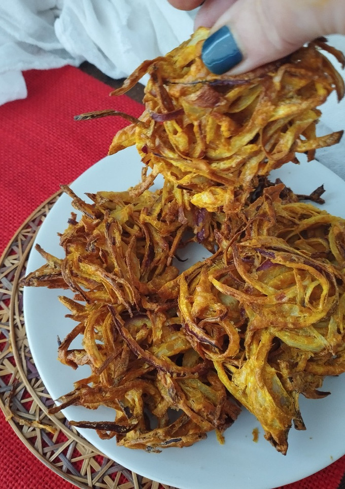 Una foto de Bhajis de cebolla, receta india {en freidora de aire}