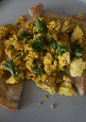 A picture of Scrambled Tofu (eggs) on toast.