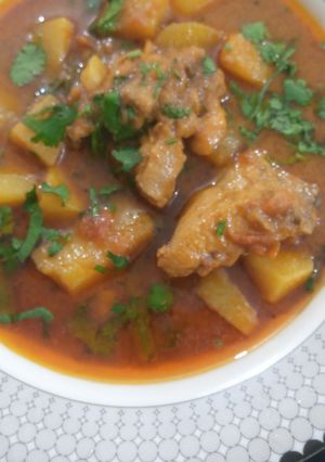 A picture of Yummy chicken aloo.