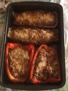 Una foto de Pimiento y berenjena rellenos gratinados
