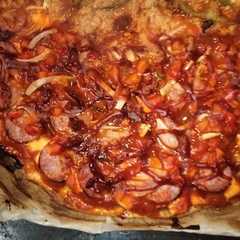 Una foto de Pizza con quesitos, de Mar y Tierra