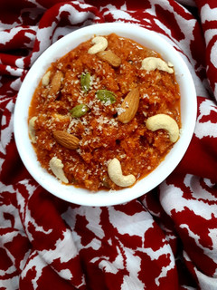गाजर का हलवा (Gajar ka Halwa recipe in Hindi) रेसिपी मुख्य फोटो