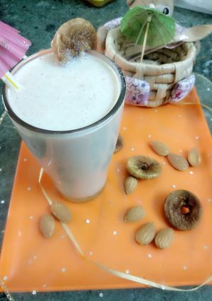 A picture of Almond fig milk shake.