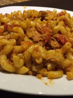 صورة لوصفة مكرونه حمرا بالتونة المدخنة 🤤😋