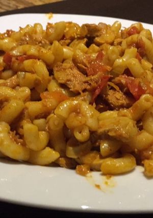 صورة لوصفة مكرونه حمرا بالتونة المدخنة 🤤😋