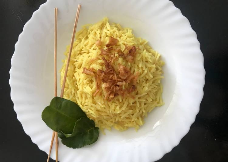 Bagaimana mengolah Nasi Kuning Rice Cooker Anti Gagal