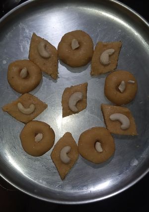 பொட்டுக்கடலை பேடா (Pottukadalai peda recipe in tamil) செய்முறை முக்கிய புகைப்படம்