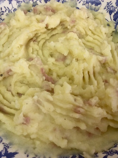 Una foto de Puré de patatas casero de York y queso🧀🥔🍖