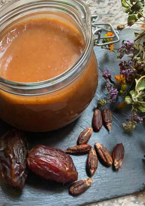 Une photo de 🌴🐪 🍯CARAMEL BEURRE 🧈 SALÉ AUX DATTES 🥄📚