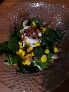 Una foto de Ensalada de tocino con espinaca