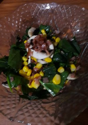Una foto de Ensalada de tocino con espinaca