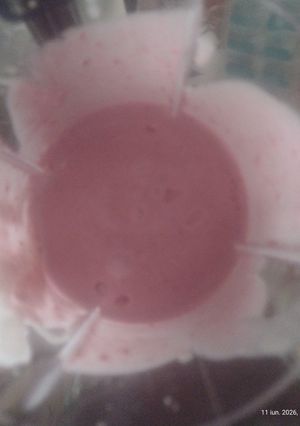 O poză a rețetei Cel mai bun milkshake de zmeură.