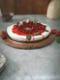 تشيز كيك بصوص الفريز وحبات الكرز المجمدة🍒🍓 cheese cake🍒🍓