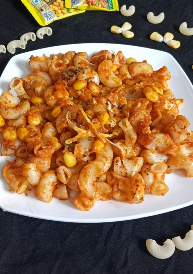 મેગી મસાલા ચીઝ કોર્ન પાસ્તા (Maggi Masala Cheese Corn Pasta Recipe In Gujarati) રેસીપી મુખ્ય ફોટો