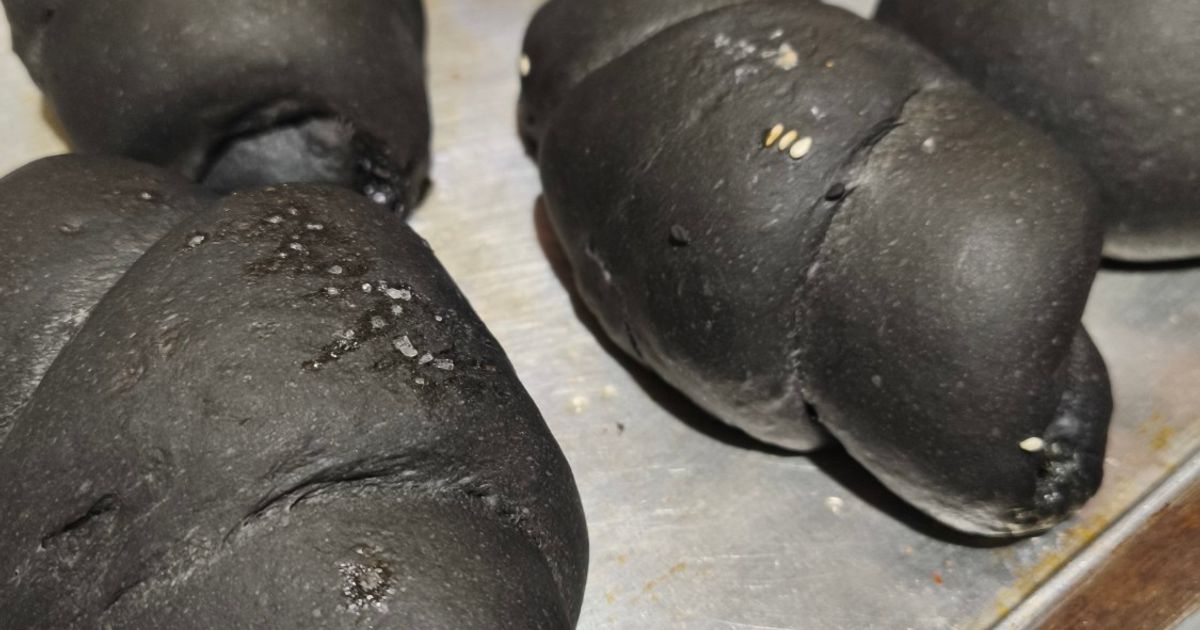 Resep Roti Charcoal oleh Fenti Atika - Cookpad
