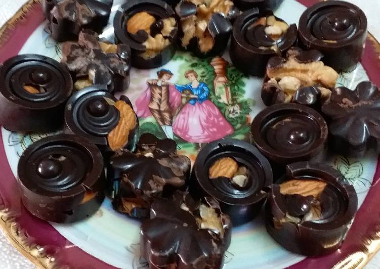 Easiest Way to Prepare Any-night-of-the-week Nuts and Raisins Dark Chocolate